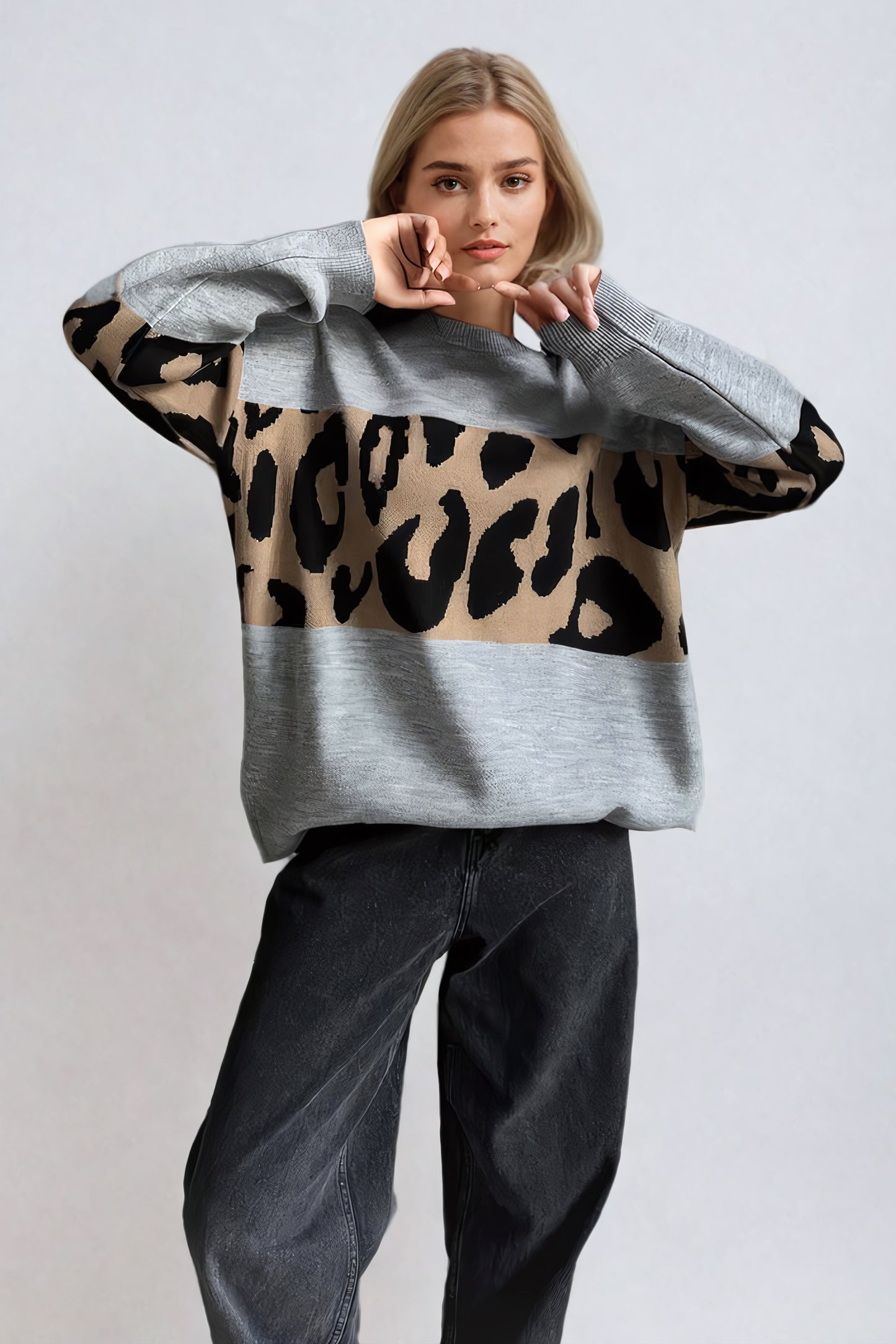 Bruma - Oversized leopard print sweater with ribbed edges